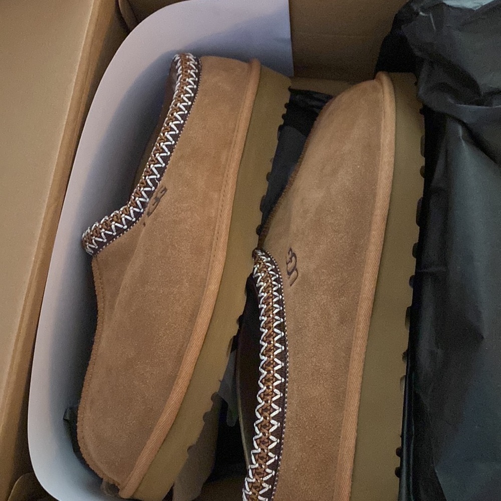 Brand new UGG Men’s Tasman slippers